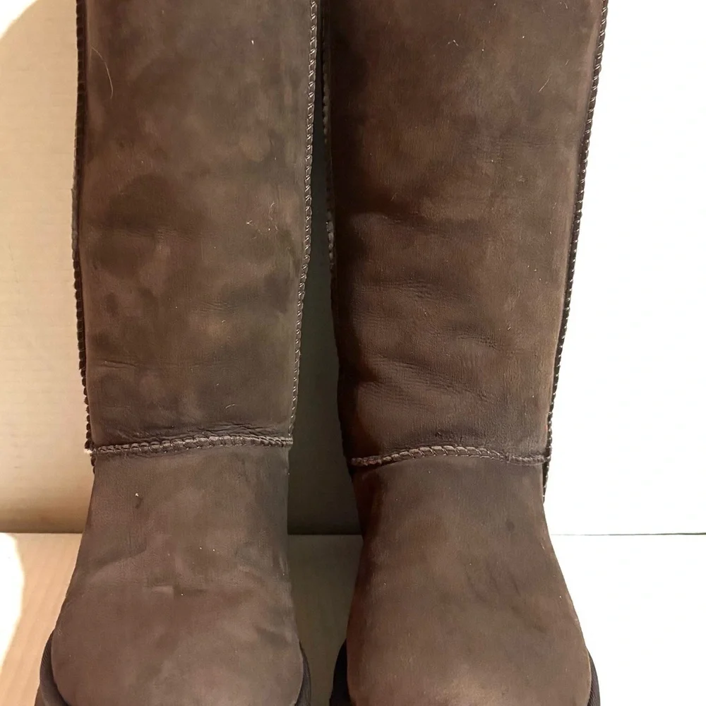 UGG Women's suede Chocolate Winter Boots US size 7